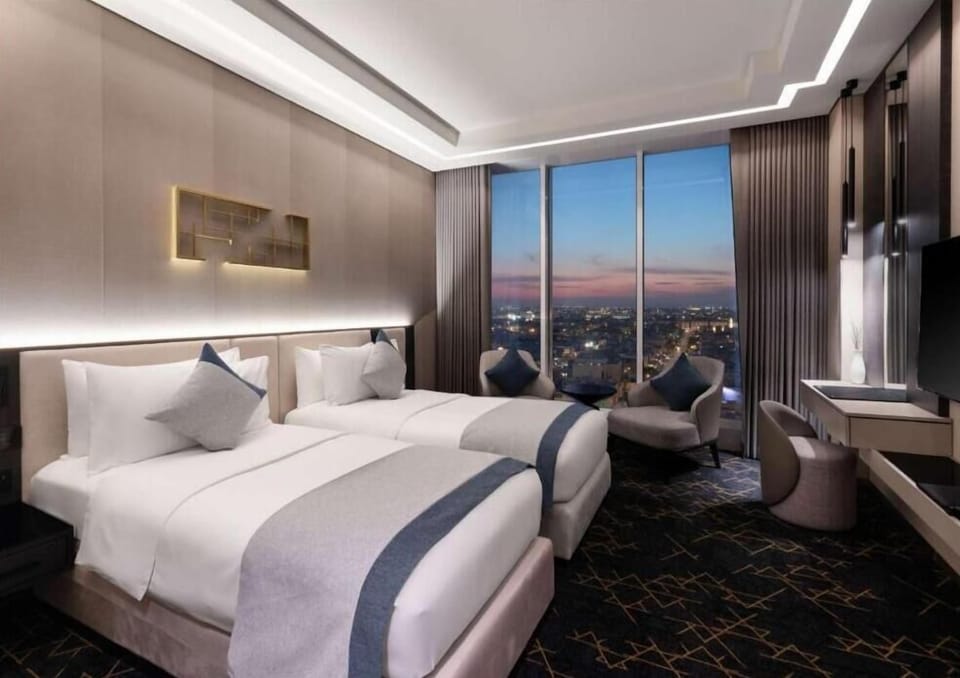 Deluxe Twin Room | In-room safe, desk, laptop workspace, iron/ironing board