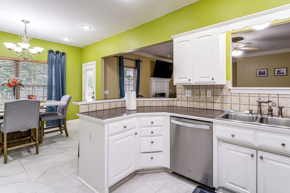 House (4 Bedrooms) | Interior