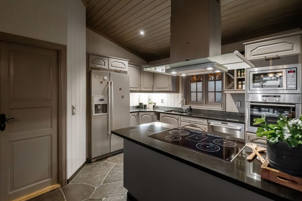 Spacious fully equipped kitchen