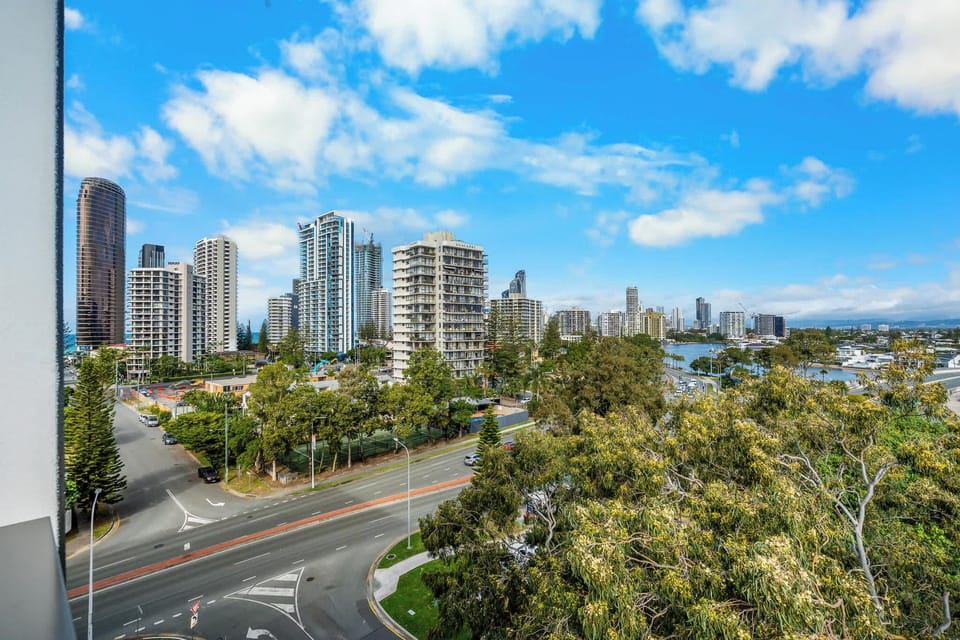 Side outlook featuring the southern city skyline and a glimpse of the ocean.