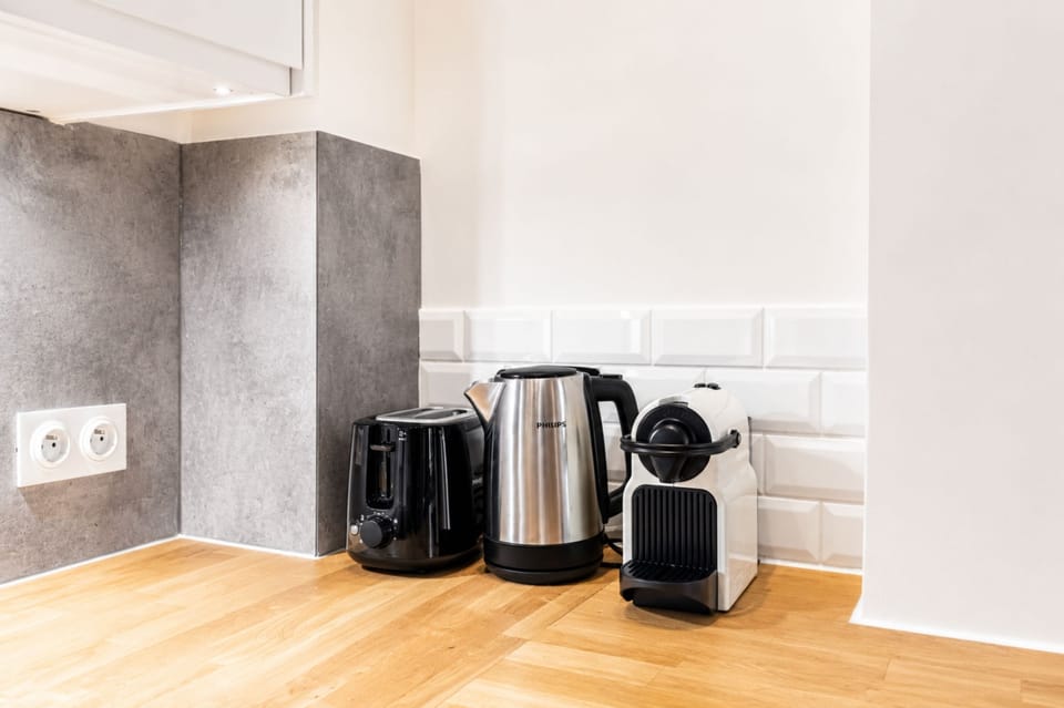 Apartment, City View | Private kitchen | Espresso maker, coffee/tea maker, electric kettle