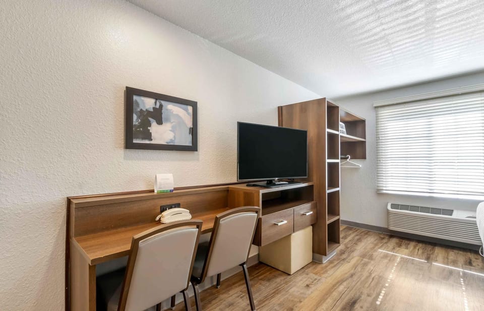 Standard Studio, Non Smoking, Refrigerator & Microwave | Desk, laptop workspace, WiFi (free), bed sheets