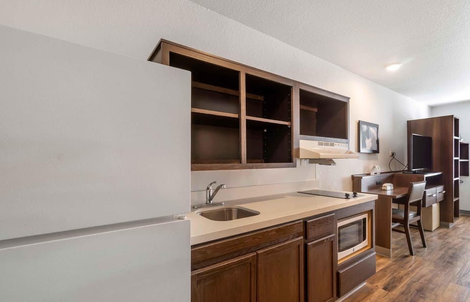 Full-size fridge, microwave, stovetop, freezer