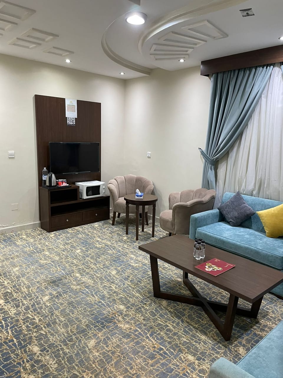 Comfort Suite, City View | Living area