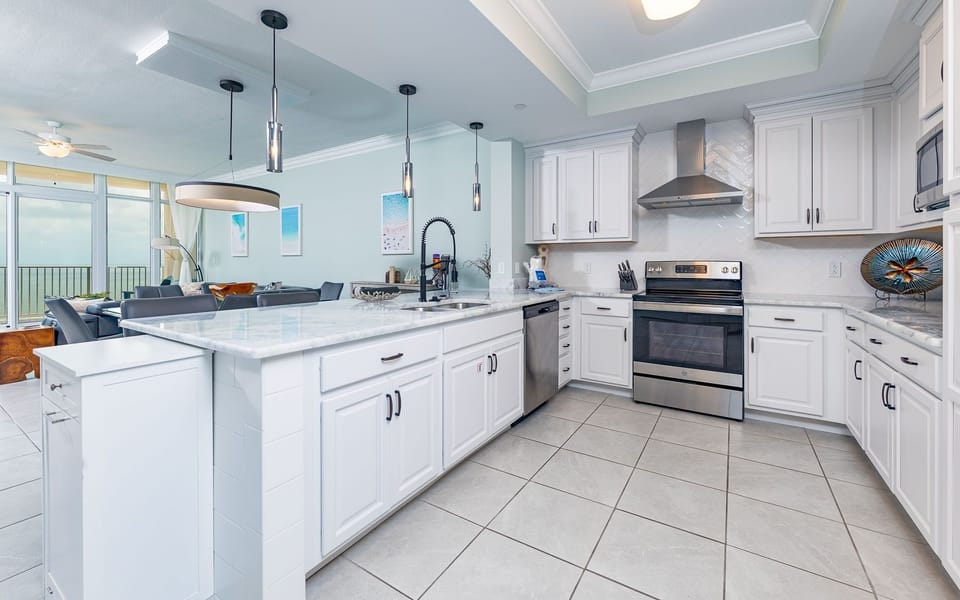 Condo, 3 Bedrooms | Private kitchen | Coffee/tea maker, fridge, oven