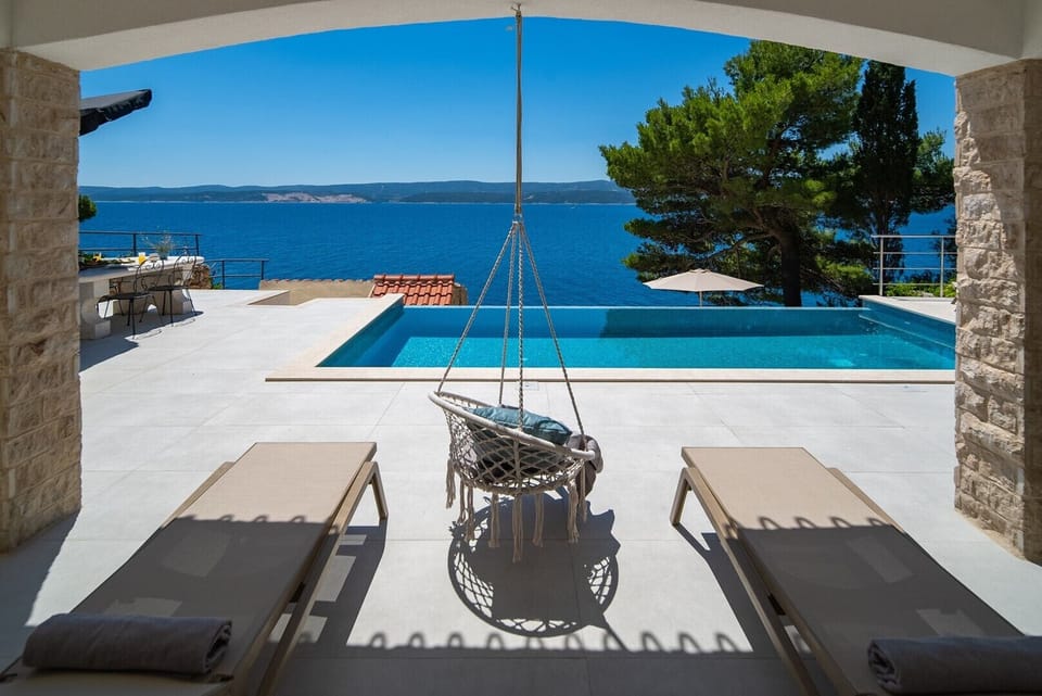 The outdoor terrace features a private 32 m2 heated swimming pool (8m x 4m).