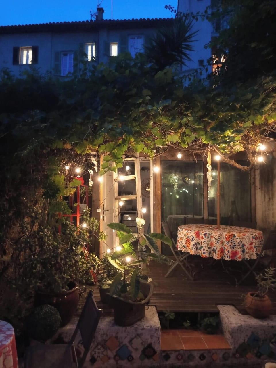 Outdoor dining