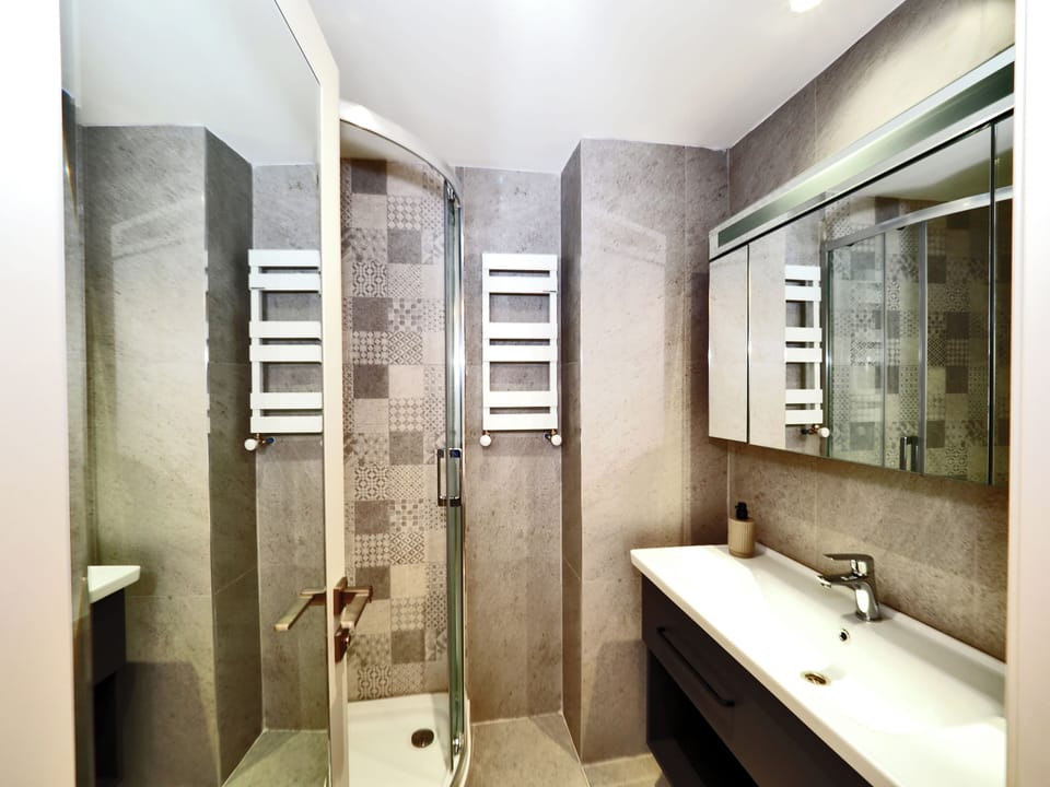 Shower, eco-friendly toiletries, hair dryer, slippers
