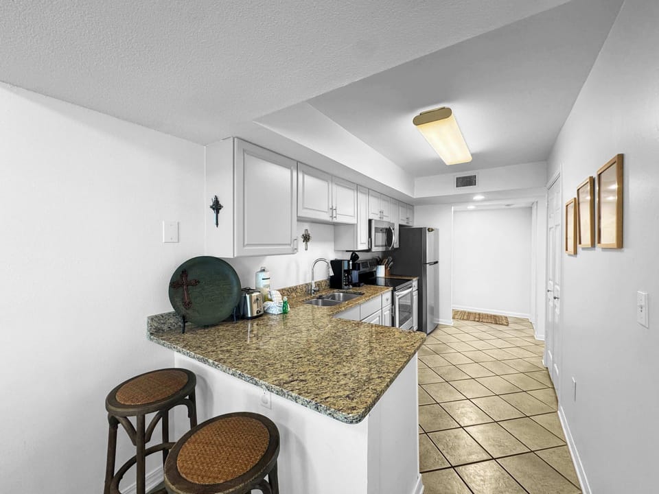 Condo, Multiple Beds, Ocean View (Ocean House 2701) | Private kitchen