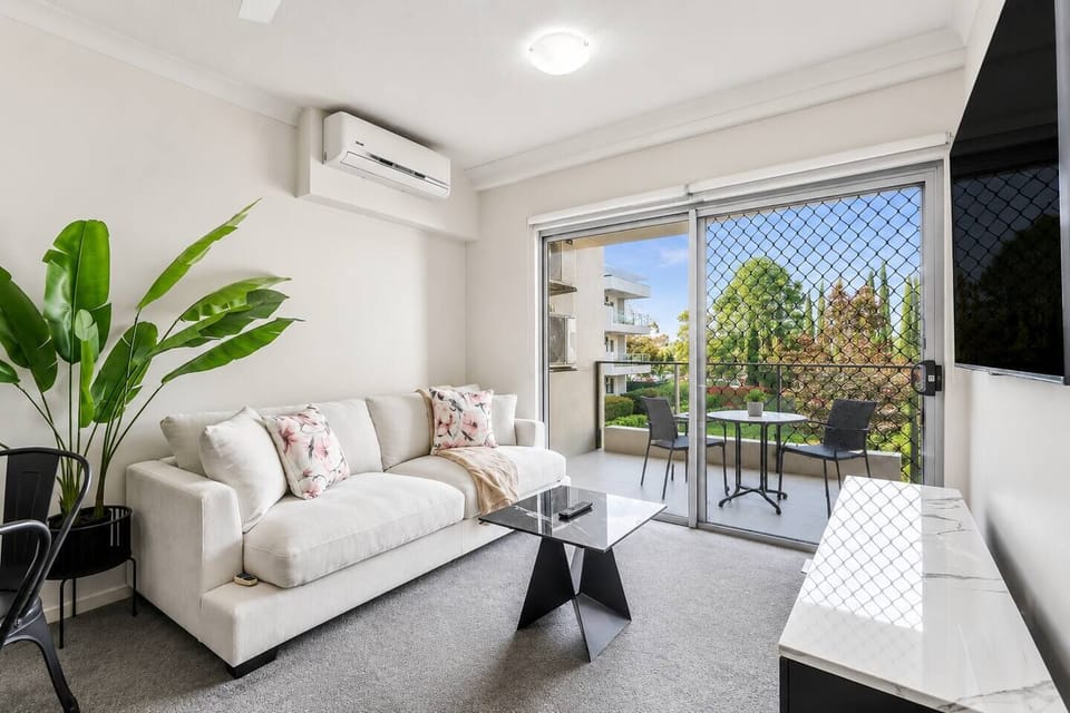Settle into the living area with your favourite show on the smart TV, while leafy balcony views and soft contemporary styling create an inviting place to recharge between Gold Coast adventures.