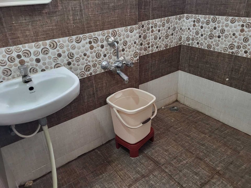Standard Double Room | Bathroom | Bathrobes, towels, soap