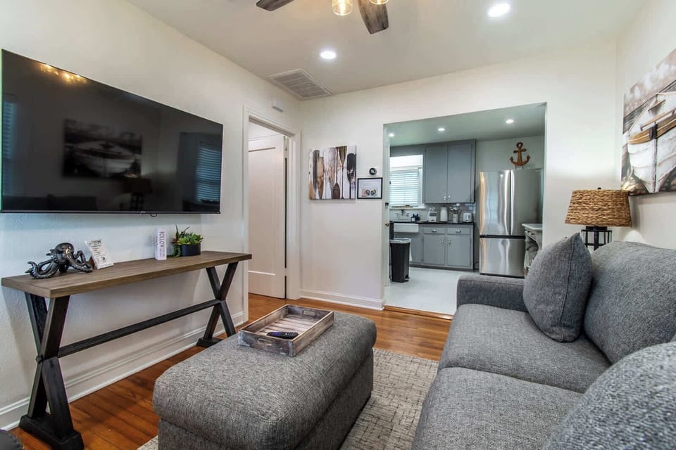 Apartment, 1 Queen Bed with Sofa bed, Balcony, Partial Sea View (1213 Ocean Drive - Unit D) | Living area