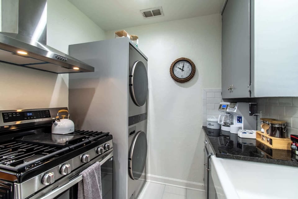 Apartment, 1 Queen Bed with Sofa bed, Balcony, Partial Sea View (1213 Ocean Drive - Unit D) | Laundry