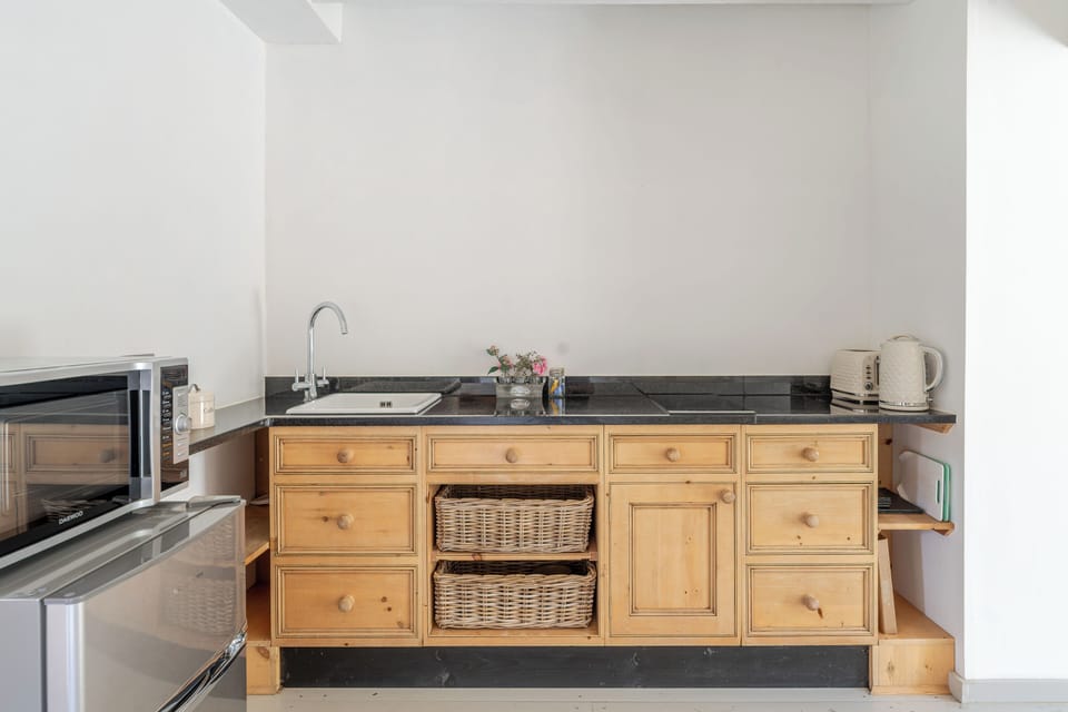 Standard Cottage, Patio, Garden View | Private kitchen
