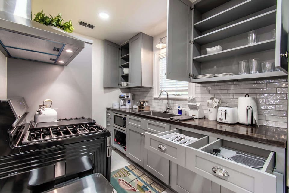 Studio, 1 King Bed with Sofa bed, Balcony, Partial Sea View (1213 Ocean Drive - Unit C) | Private kitchen