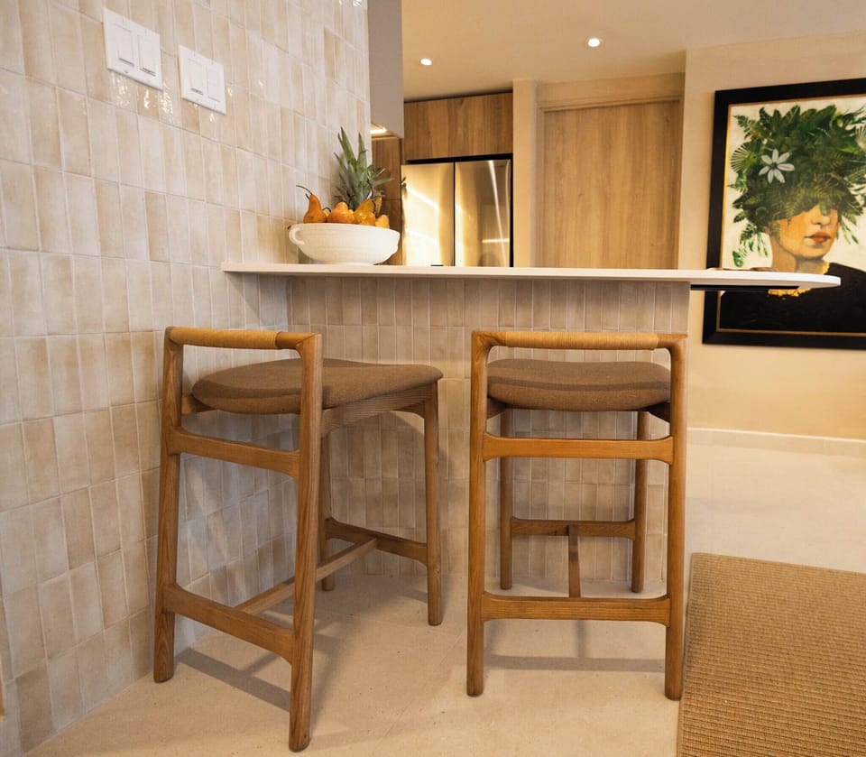 Modern breakfast bar with stylish stools and warm designer finishes