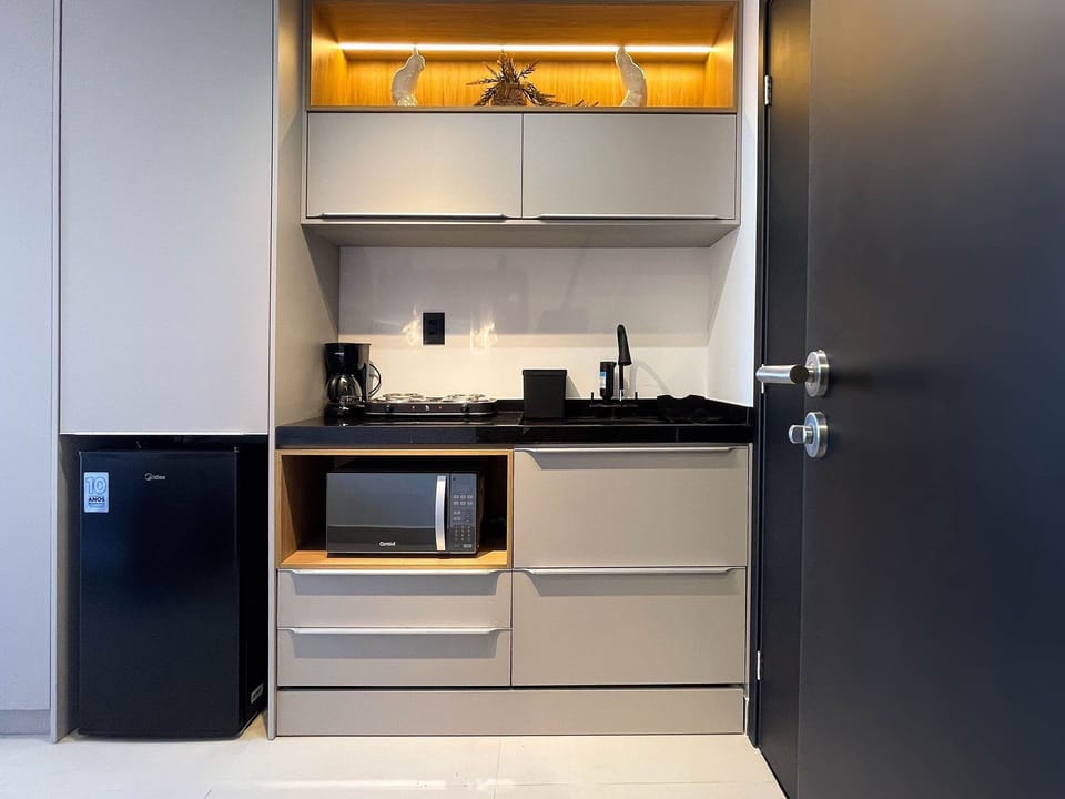 Comfort Studio | Private kitchen | Mini-fridge, microwave, stovetop, cookware/dishes/utensils