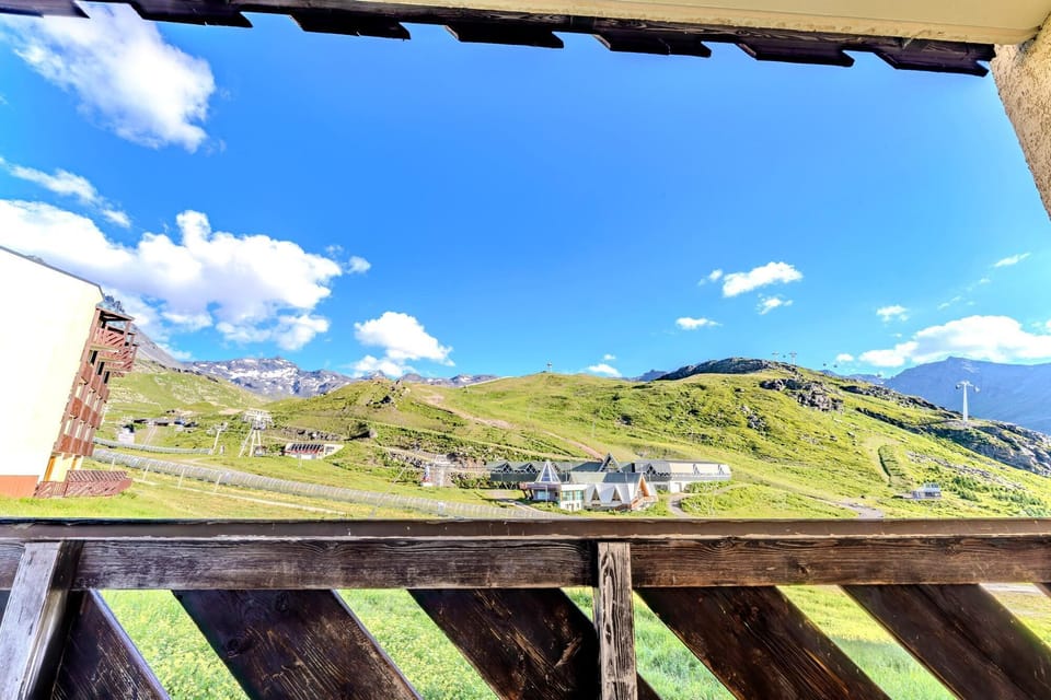 Classic Apartment, Balcony, Mountain View | Property grounds
