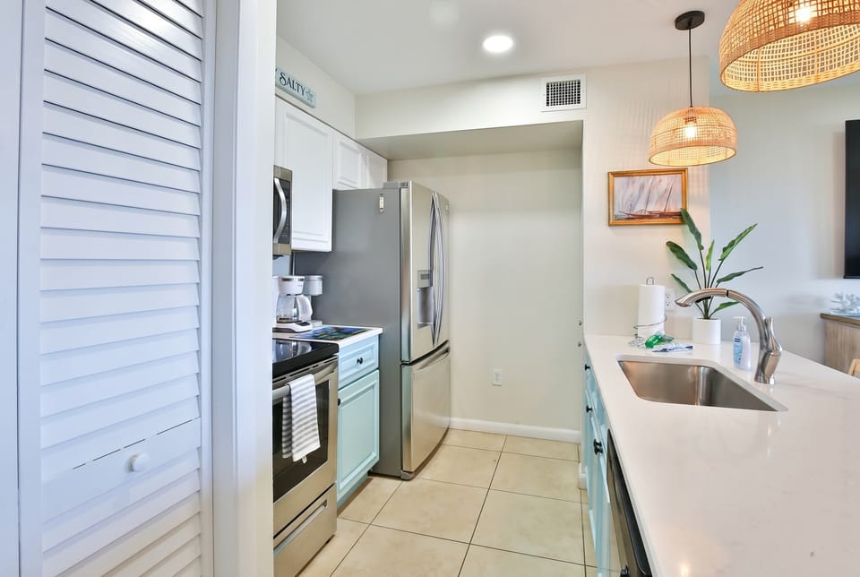 Spacious & Modern – Enjoy a well-equipped kitchen with premium appliances and ample cabinetry for all your cooking needs.