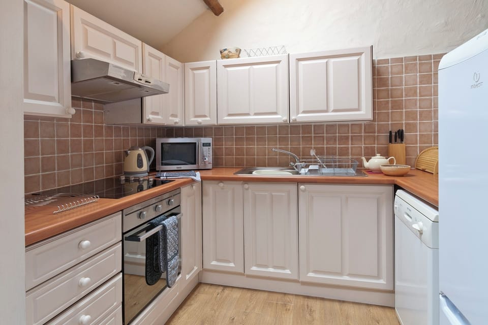 Cottage, 3 Bedrooms (Barn Owl) | Private kitchen