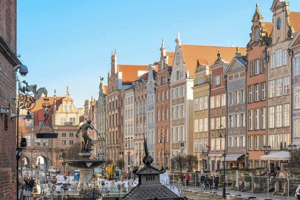 Apartament znajduje się przy Długim Targu, w sercu historycznego Głównego Miasta.