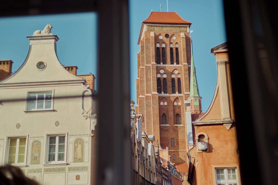 Niezwykle stylowe wykończenie, niepowtarzalny widok, najlepsza lokalizacja i odpowiednia przestrzeń to tylko kilka z jego zalet. Przyjemny salon został połączony z odpowiednio wyposażonym aneksem kuchennym. 