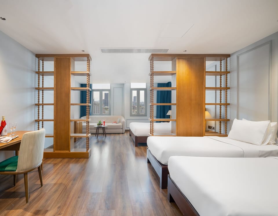 Family Studio Suite, Multiple Beds, Bathtub, Executive Level | In-room safe, desk, laptop workspace, blackout drapes