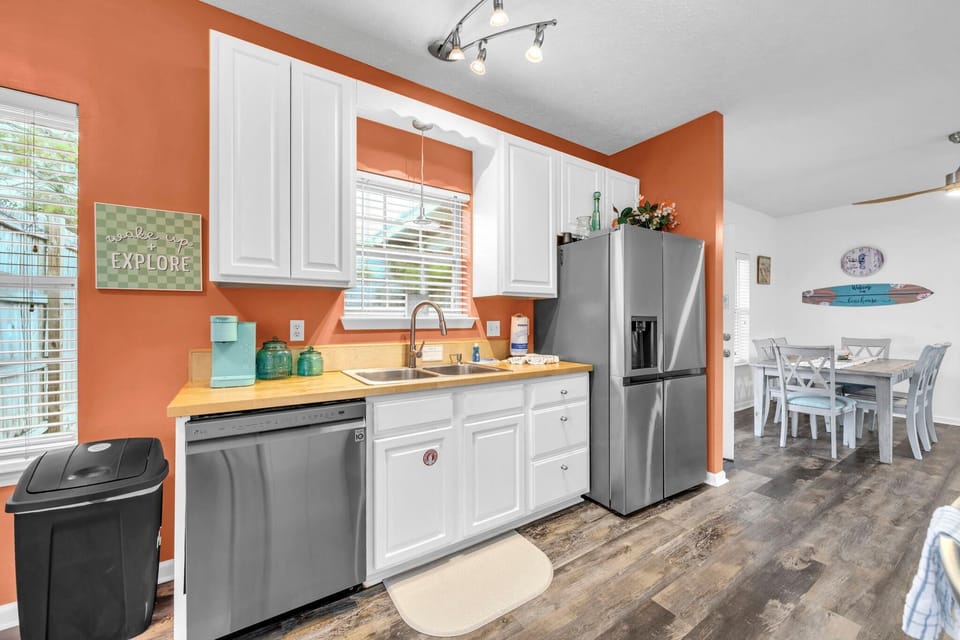 House, Multiple Beds (Laguna Breeze Retreat) | Private kitchen