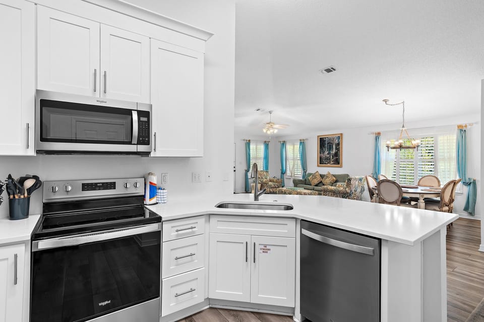 House, Multiple Beds (Saltwater Haven) | Private kitchen