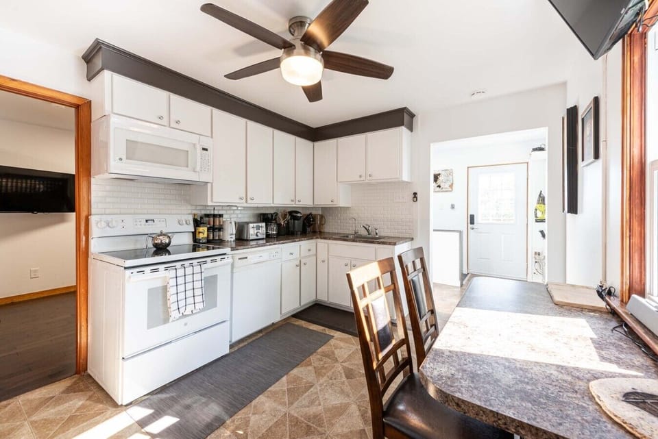 Fully equipped kitchen