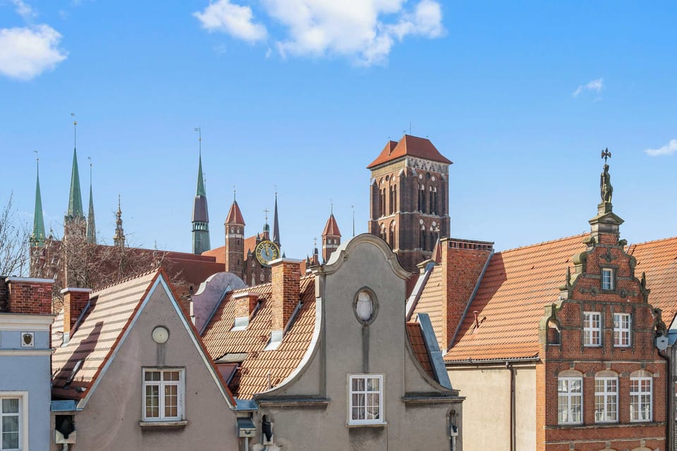 Apartament przy ul. Tandeta 1 położony jest w sercu Starego Miasta, blisko Motławy, Żurawia, Długiego Targu i Fontanny Neptuna. To świetna baza do zwiedzania Gdańska pieszo.