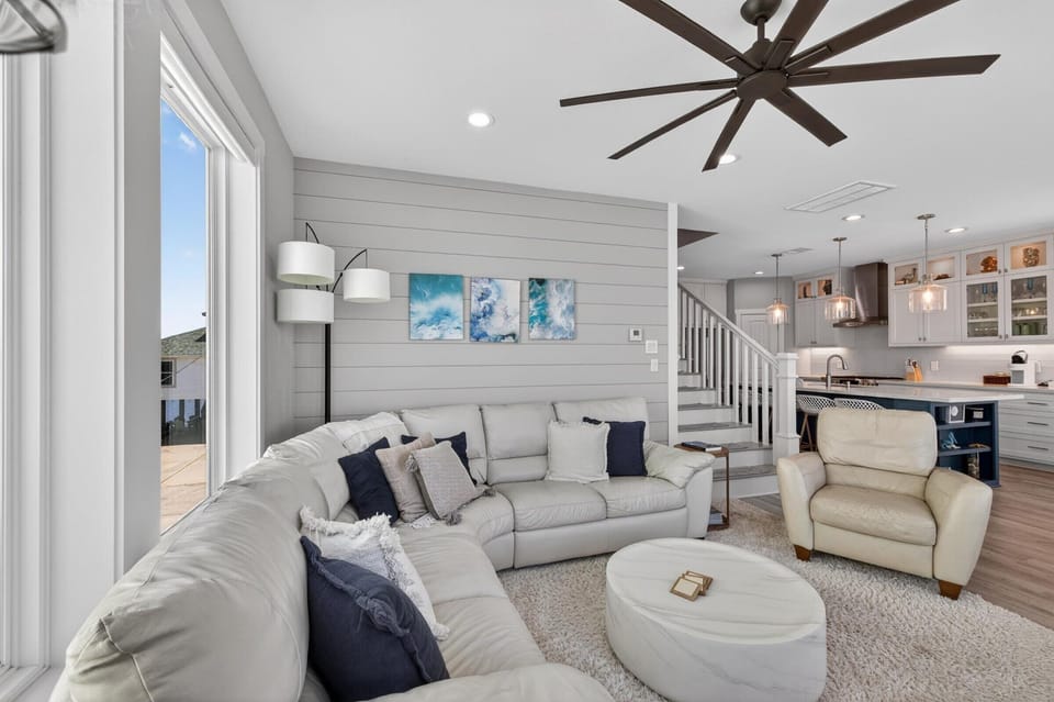 Bright open living area with coastal breezes and comfort.