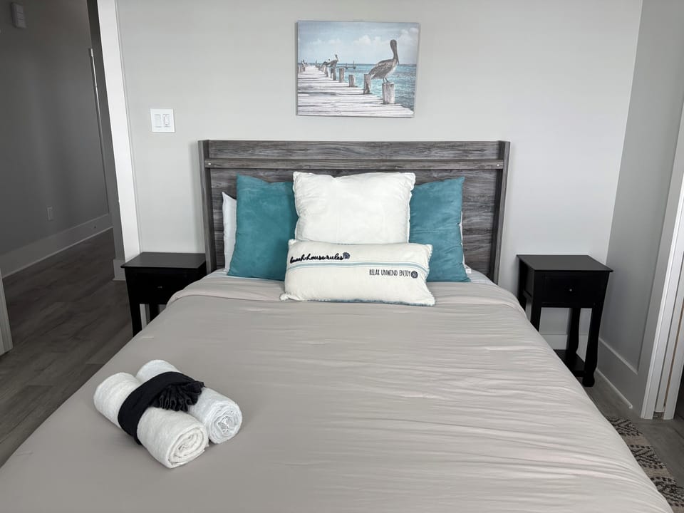 Beachy décor and turquoise accents create a cozy retreat.
