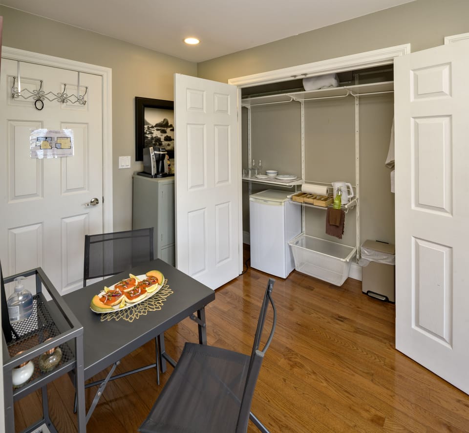 Suite, 1 Queen Bed, Fireplace | Private kitchenette | Fridge, coffee/tea maker, electric kettle, cookware/dishes/utensils