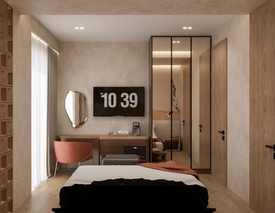 Minibar, desk, WiFi (free), bed sheets