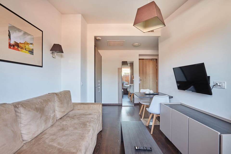Step out onto your balcony and take in the city, with Place du Capitole and Basilique Saint-Sernin just a short walk away.