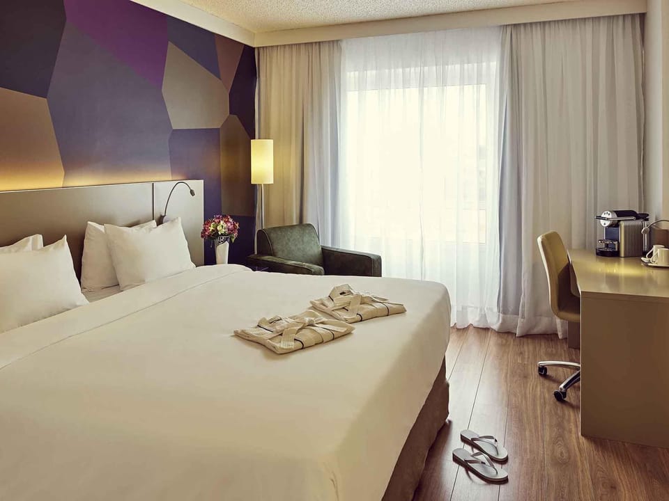 Privilege, Apartment, 1 King Bed | Minibar, desk, blackout drapes, soundproofing