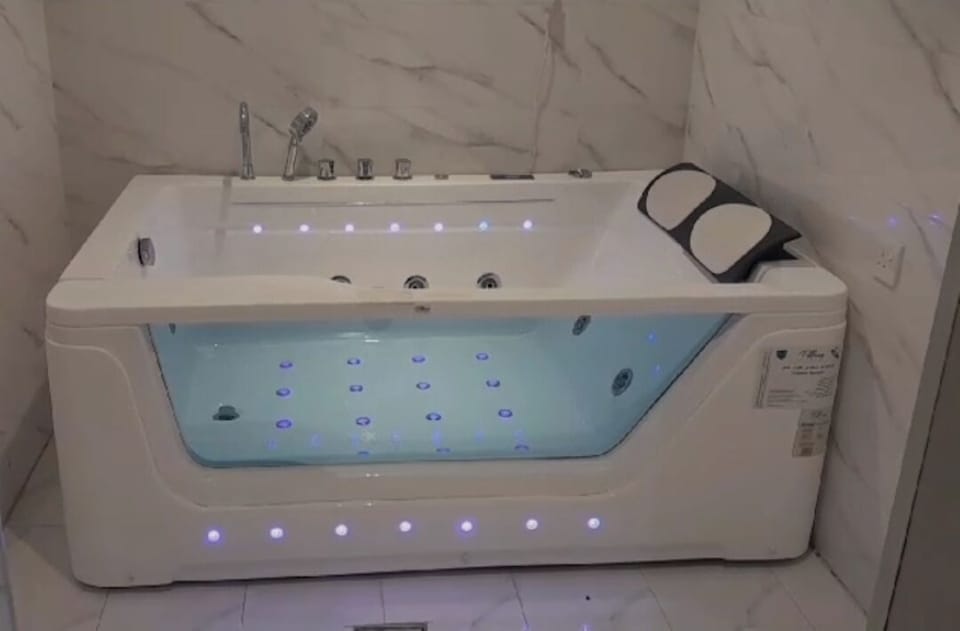 Family Suite, Garden View | Bathroom