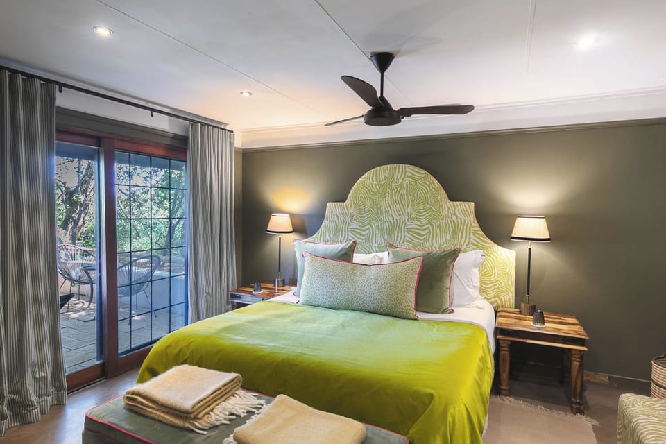 Classic Suite | Premium bedding, minibar, in-room safe, desk