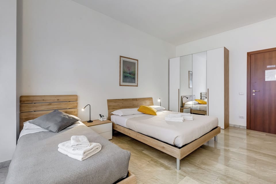 Iron/ironing board, WiFi (free)
