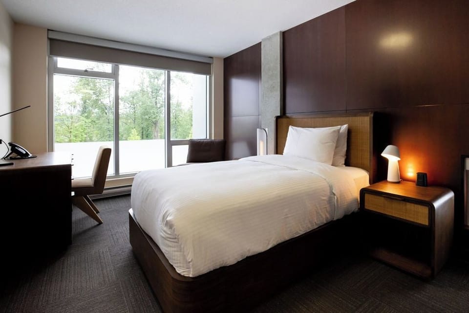 Premium bedding, down comforters, in-room safe