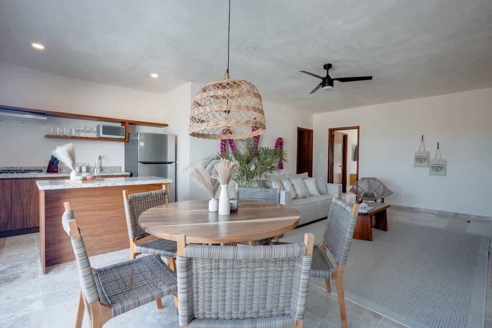Agradable comedor en area de estar
