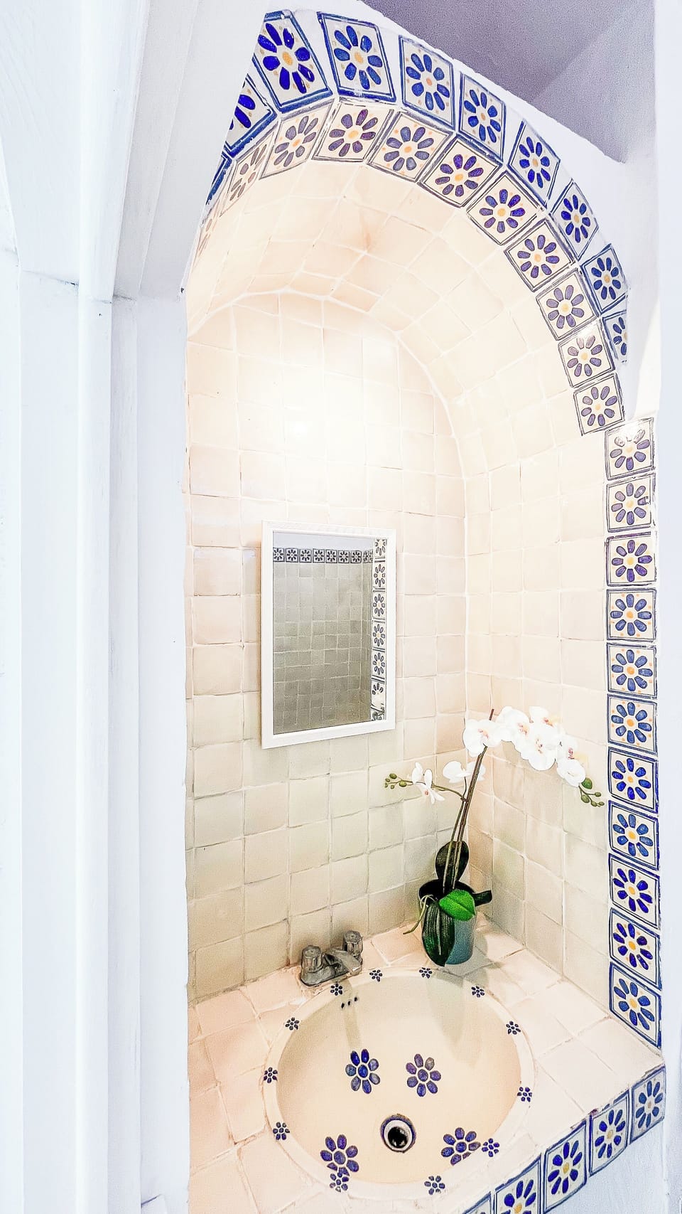 Standard Double Room | Bathroom | Shower, hair dryer, towels, soap