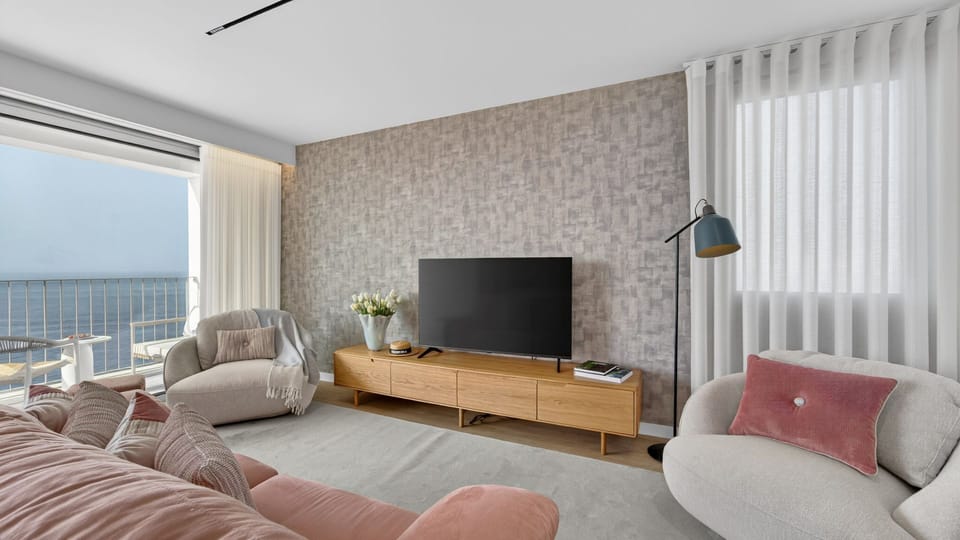 Fresh, modern, and move-in ready. Luxen 7's bright living space is equipped with AC and WiFi for total comfort. #LovelyStay #NewApartment2026 #MadeiraHoliday
