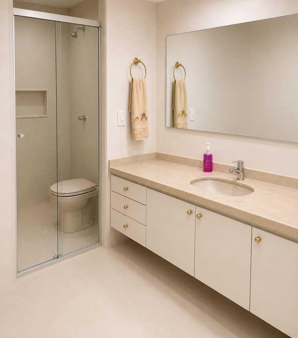 Deluxe Suite, City View | Bathroom | Shower, towels, toilet paper