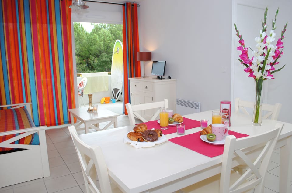 The dining area opens onto the terrace, making it easy to enjoy meals indoors or al fresco after a day on the surf beach or the golf course.