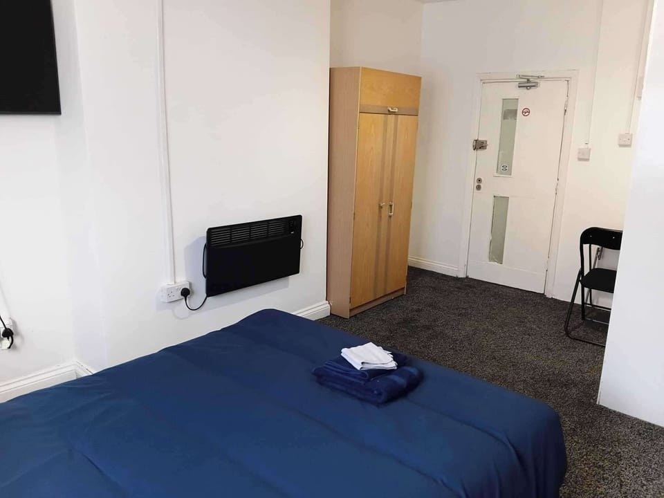 WiFi (free), bed sheets