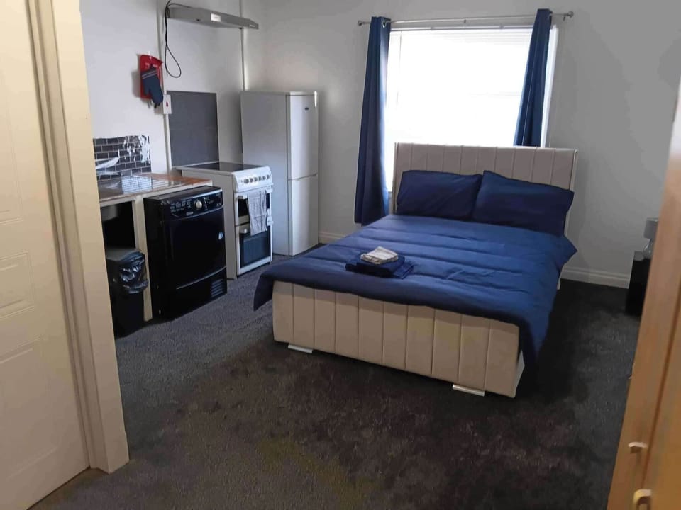 WiFi (free), bed sheets