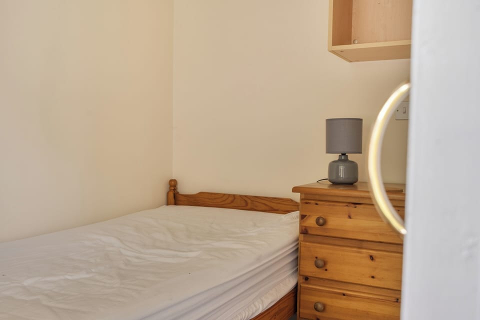 WiFi (free), bed sheets