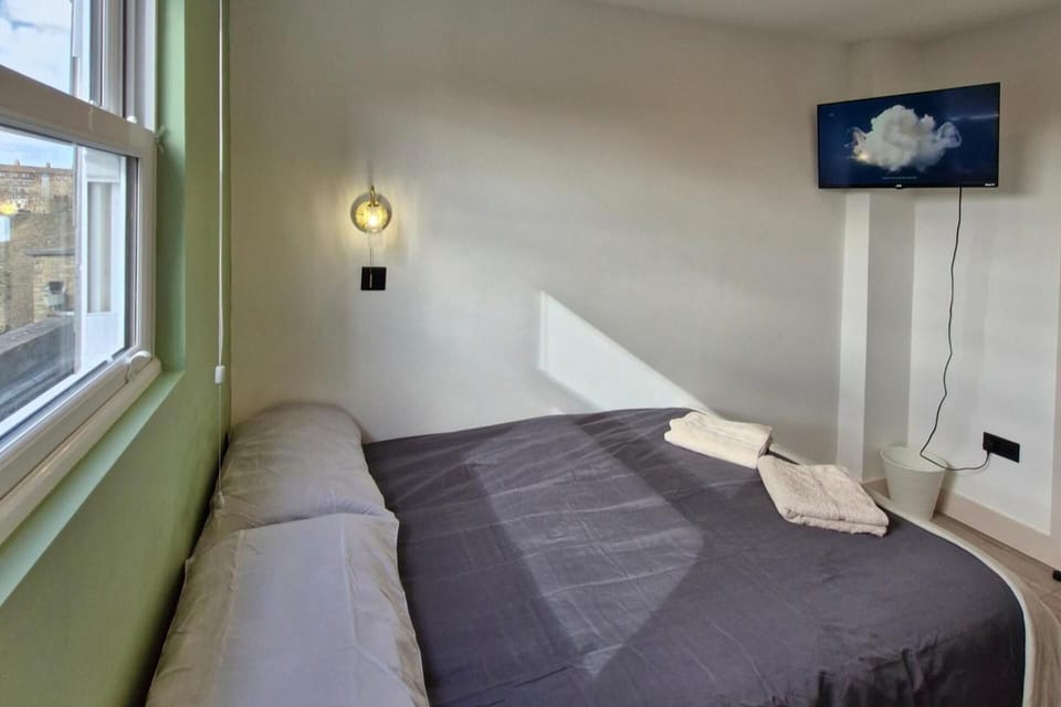 WiFi (free), bed sheets